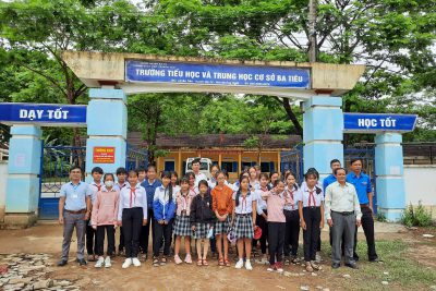 Thầy và trò trường Tiểu học Phổ Khánh và trường THCS Phổ Khánh đã về thăm và tặng quà cho học sinh nhà trường!